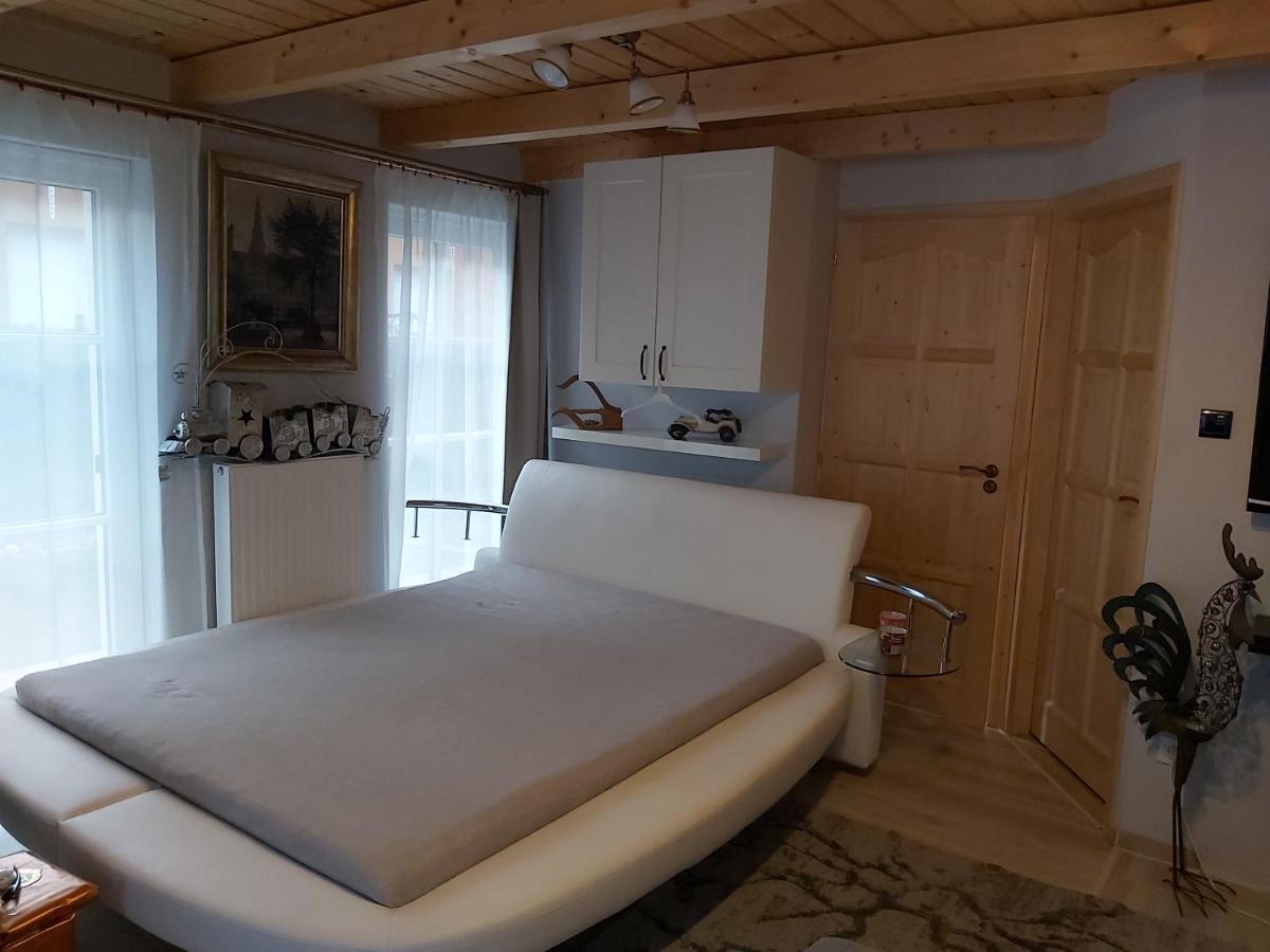 Flamingo Apartman Balatonszarszo Buitenkant foto