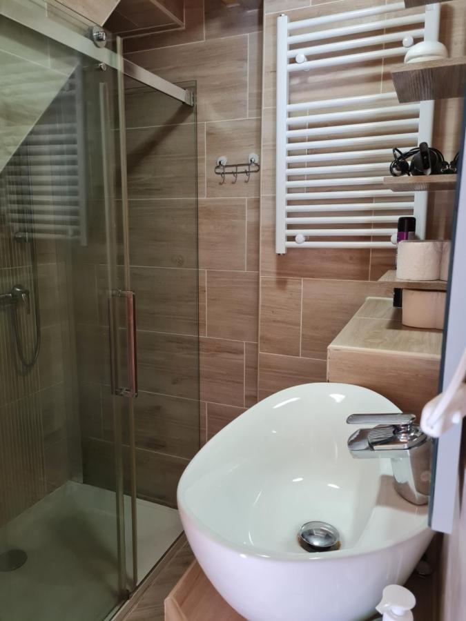 Flamingo Apartman Balatonszarszo Buitenkant foto