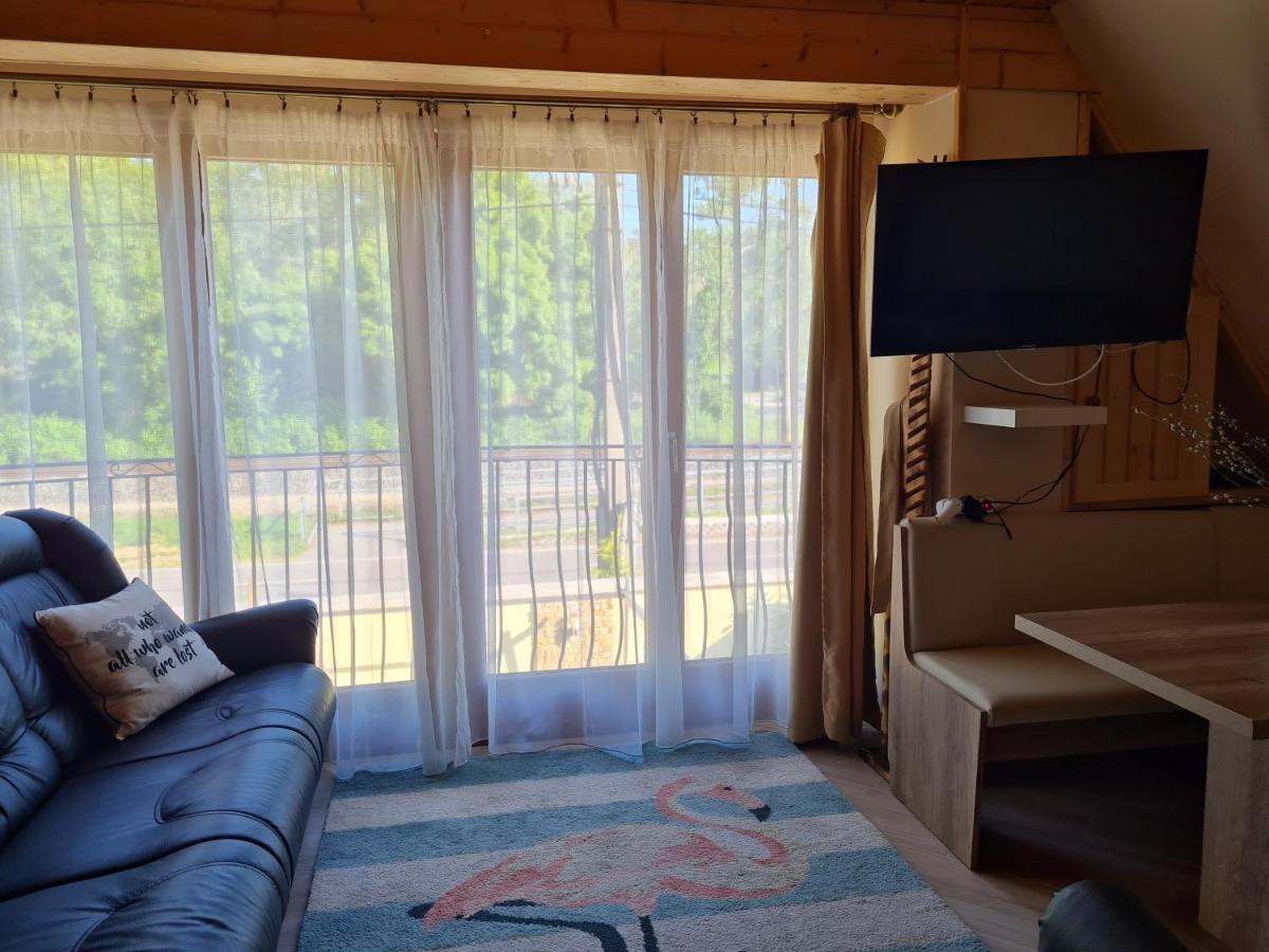 Flamingo Apartman Balatonszarszo Buitenkant foto