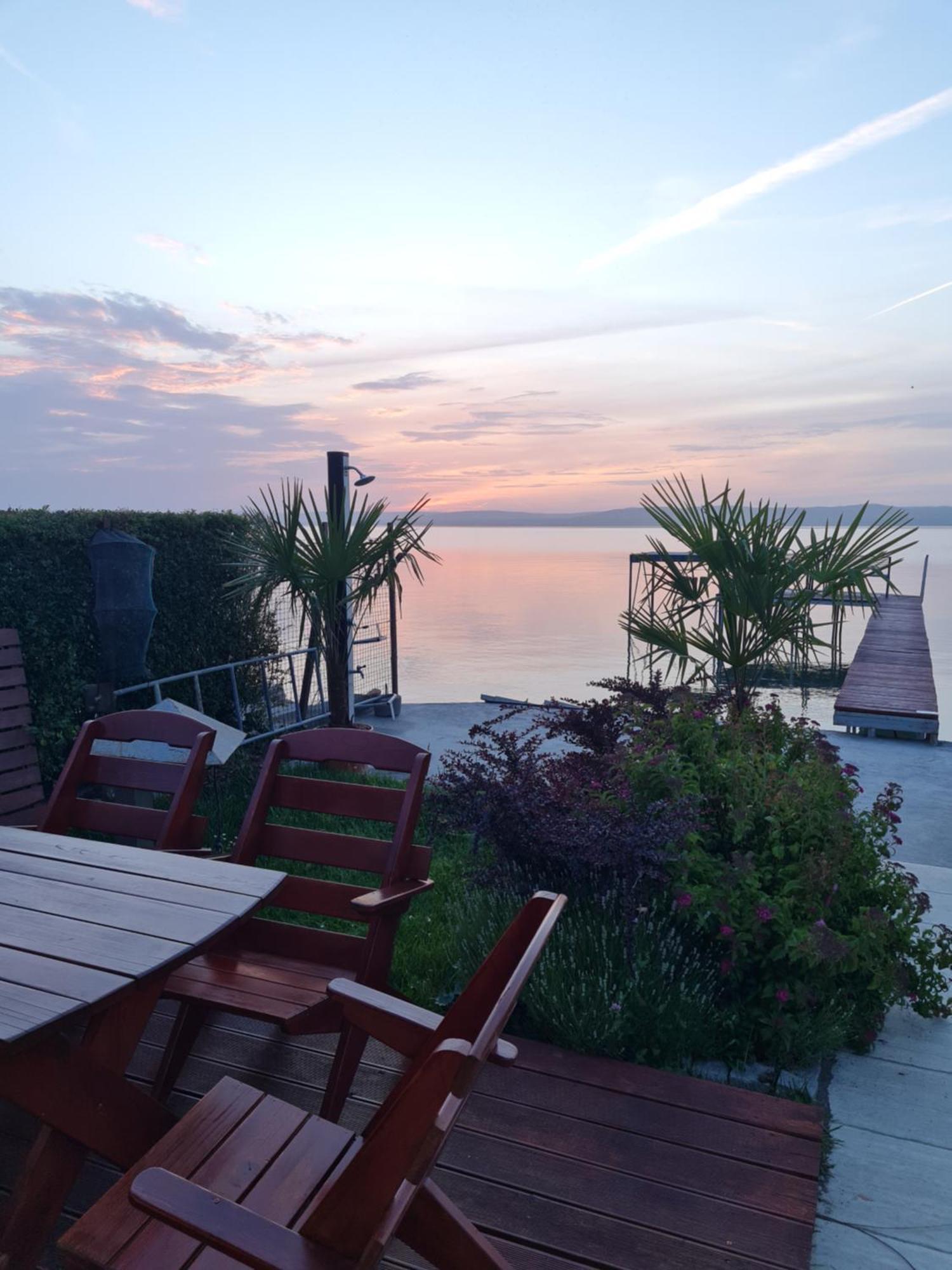 Flamingo Apartman Balatonszarszo Buitenkant foto