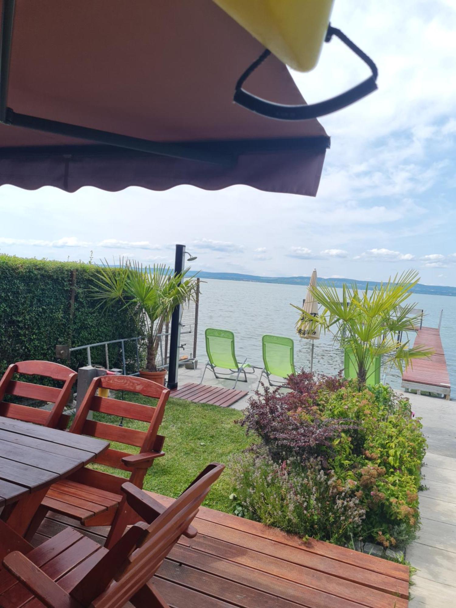 Flamingo Apartman Balatonszarszo Buitenkant foto